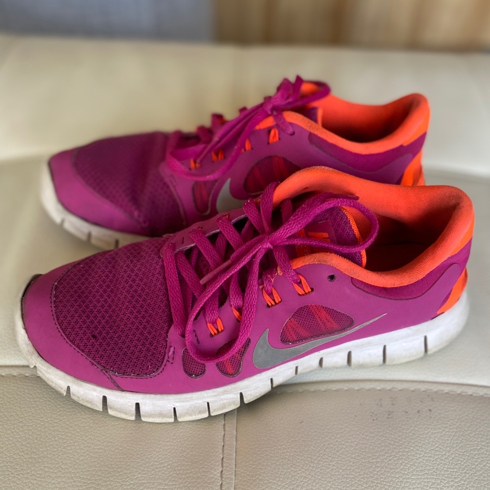 Nike shoes pink size 6. Running shoes.
